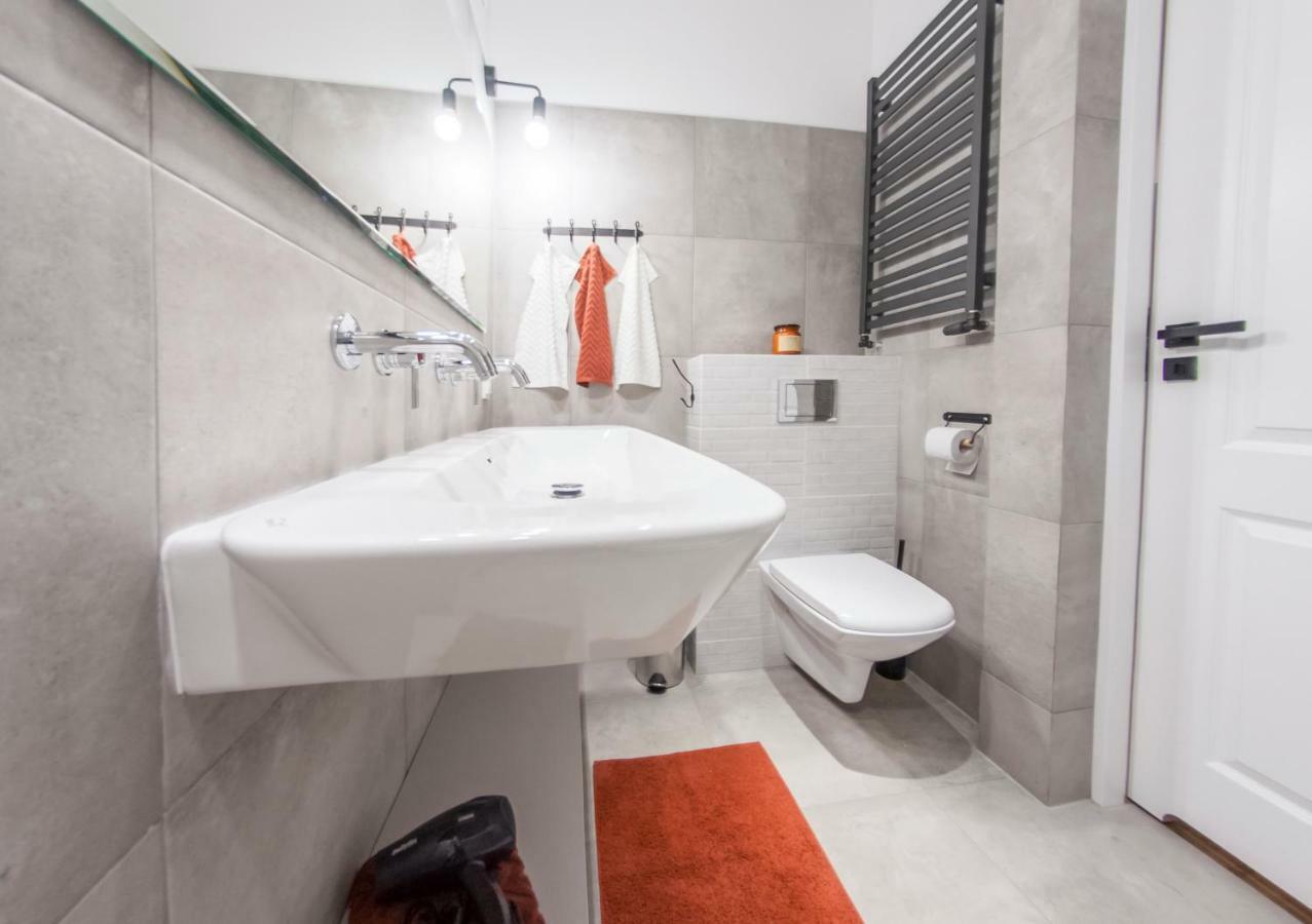 Family Luxury Comfort Old Town Apartament, 1-8, 2 Sypialnie I Salon, Parking W Cenie Gdansk Exterior photo